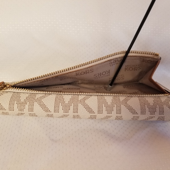 Michael Kors Jet Set Travel Continental Slim Wallet In Vanilla And Tan - Picture 6 of 6